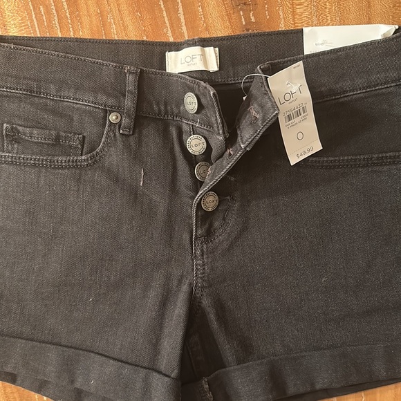 Loft black stretchy rolled denim shorts with buttons - Picture 5 of 6
